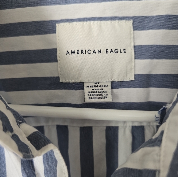 American Eagle Everyday Poplin Striped Button Up Size MT Blue White Nautical - Picture 4 of 6